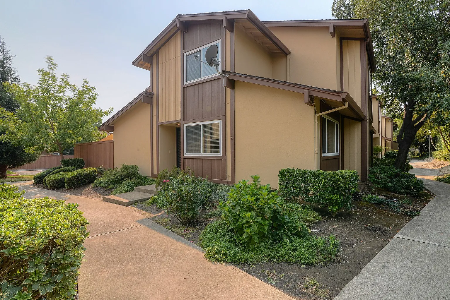 5226 Greenberry Dr photo 1