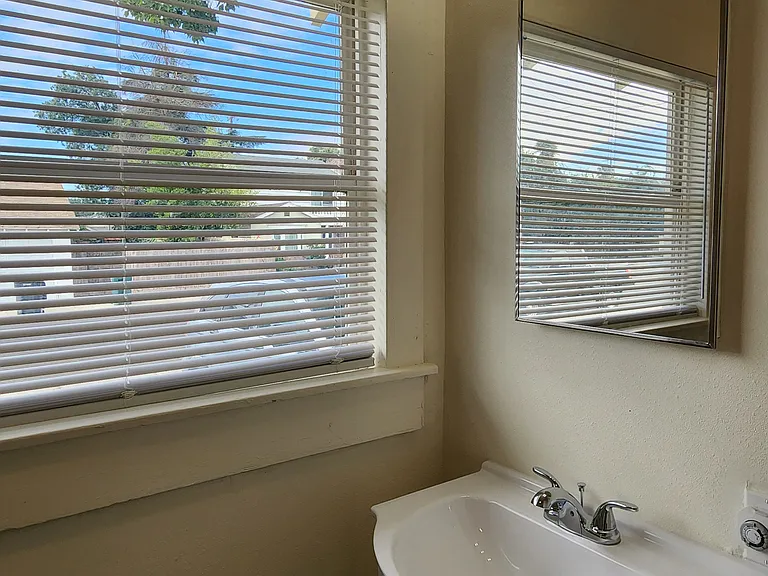 401 N Cherry St — Photo 18