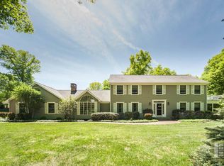 16 Bentagrass Ln, Newtown, CT 06470