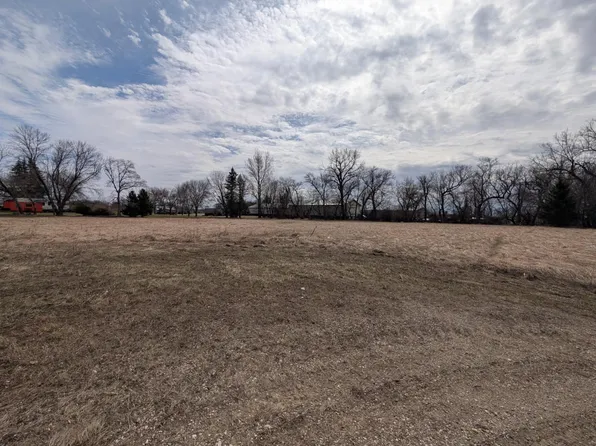 220 Shanas Ct SW, Montevideo, MN 56265