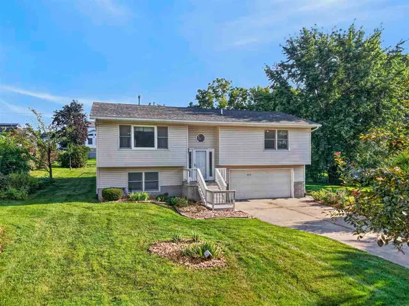 220 W Main St, Oxford, IA 52322