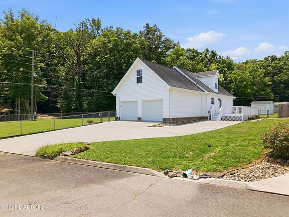 5th image of 105 Aspen Ln