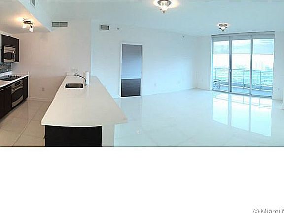 5th image of 90 SW 3rd St APT 2409