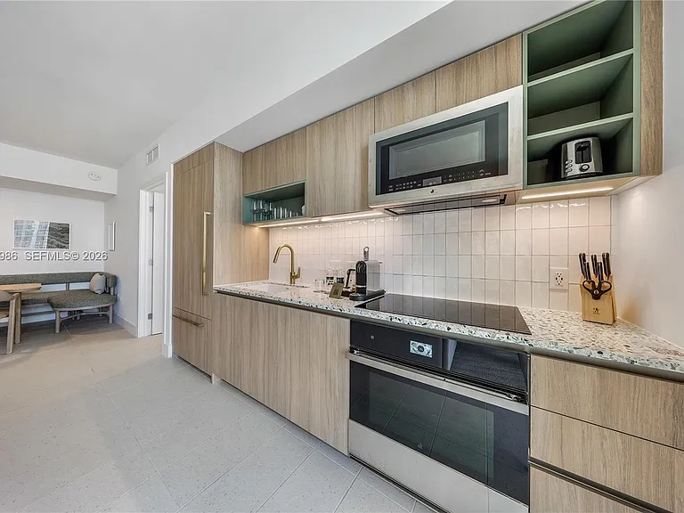159 NE 6th St #2402 — Photo 4