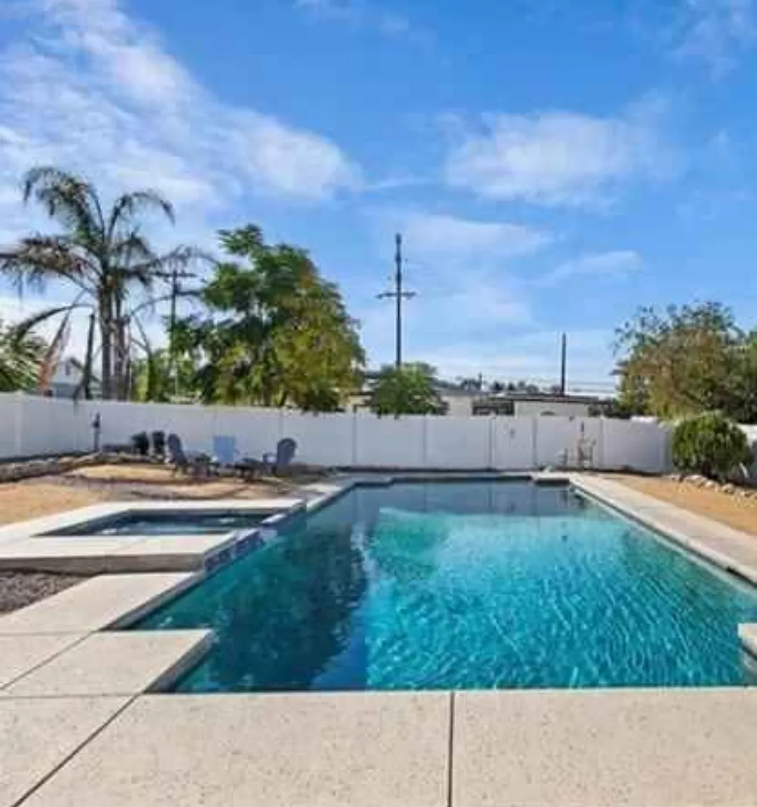 2 bed, 450 sqft, $1,400 — Photo 2