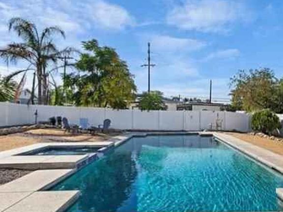 Swimming pool and Jacuzzi