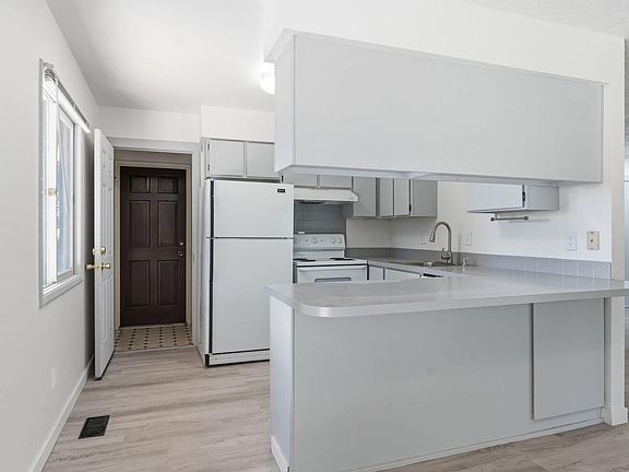 5th image of 10906 E 17th Ave #10908