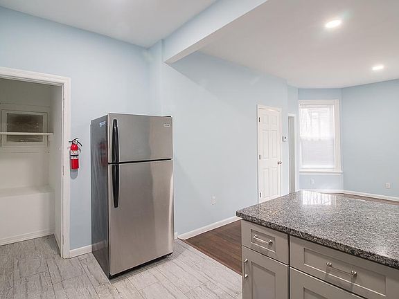 4th image of 71 Glenwood Ave Floor 2