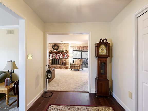 4th image of 310 Rolling Knoll Dr