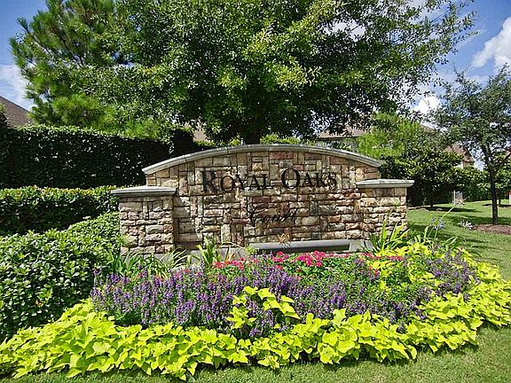   Premiere Townhome Complex In West Houston * Royal Oaks Court