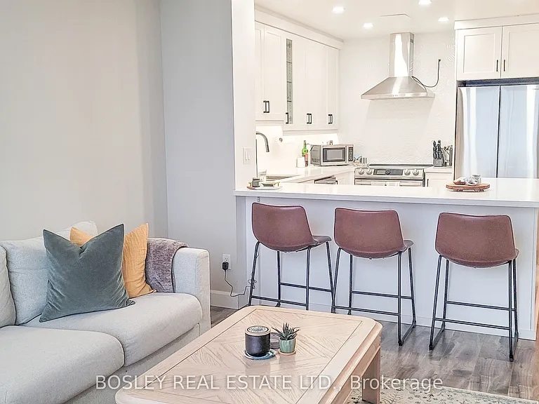 326 Major Mackenzie Dr E #822 — Photo 3