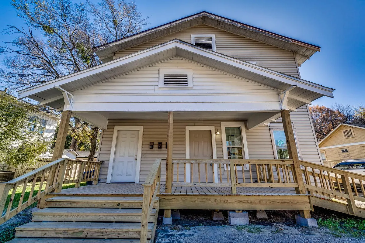 Property Photo - 1221 W 2nd Ave #A