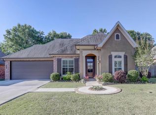 628 Beacon Dr, Youngsville, LA 70592