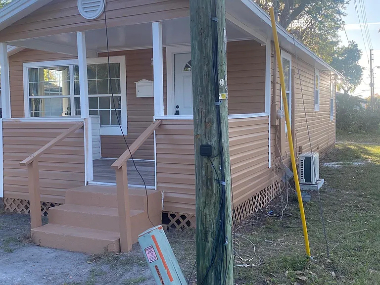 1810 Brack St — Photo 16