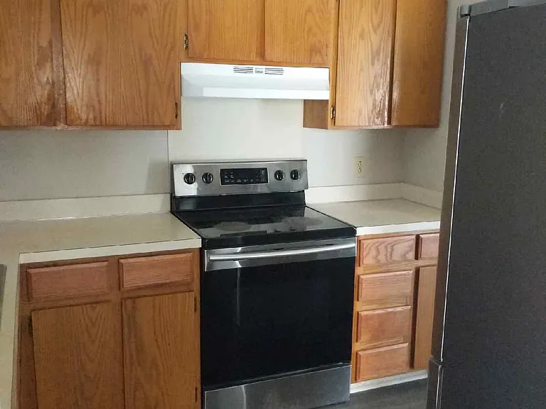 510 Park Ct — Photo 2