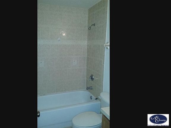 4th image of 220 Columbia Dr APT 28