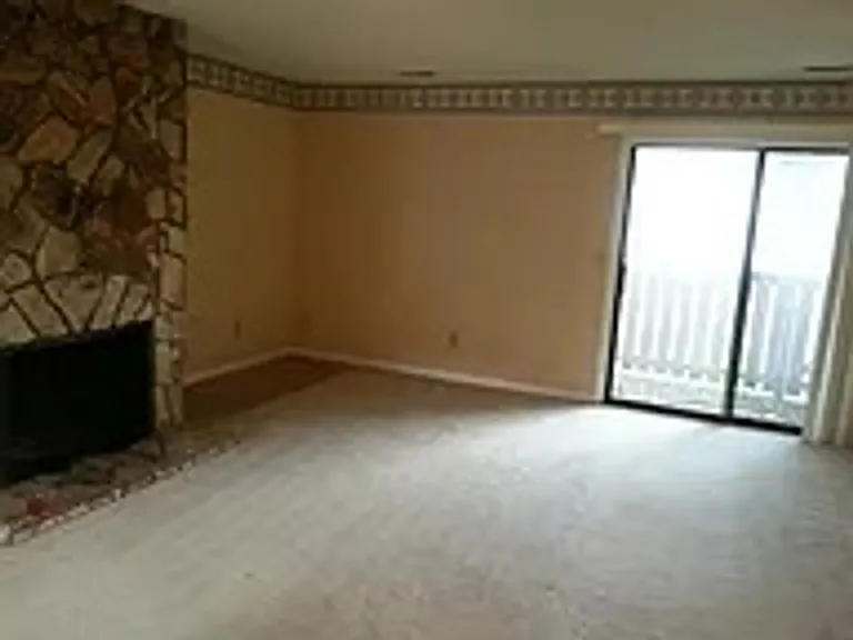 3697 Heathrow Dr — Photo 9