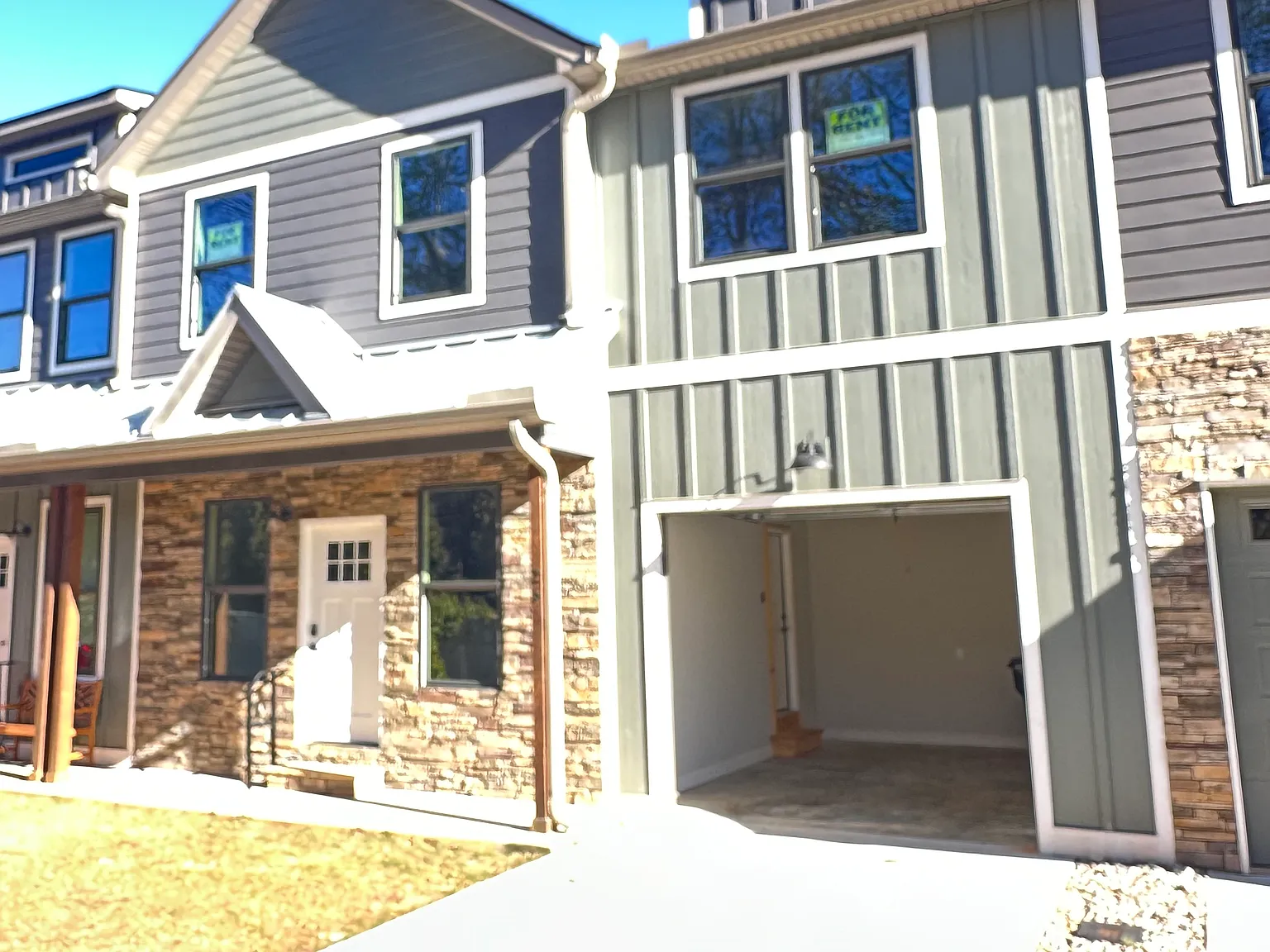 4 bed, 2.5 bath, 1935 sqft, $2,700 — Photo 1