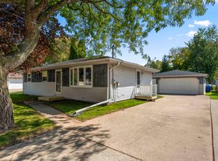 1121 Alva St, Menasha, WI 54952