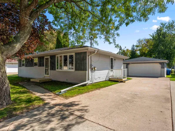 1121 Alva St, Menasha, WI 54952