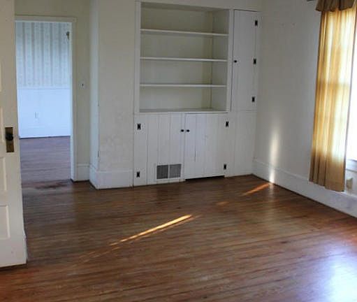 4th image of 265 E Court St