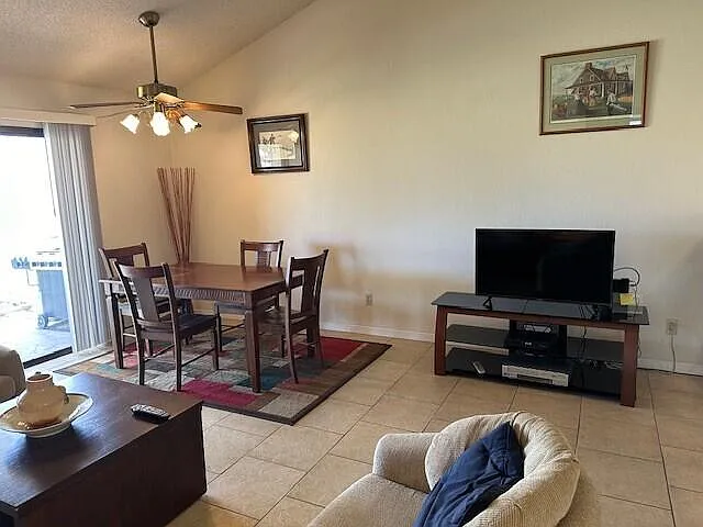 2 bed, 938 sqft, $4,800 — Photo 3