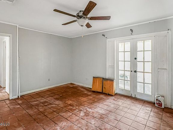 2nd image of 4502 Robinhood Dr
