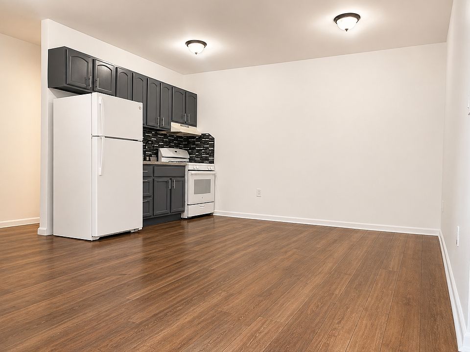 1st image of 40-5 23rd Ave #2