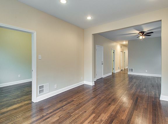 2nd image of 2305 N Avers Ave