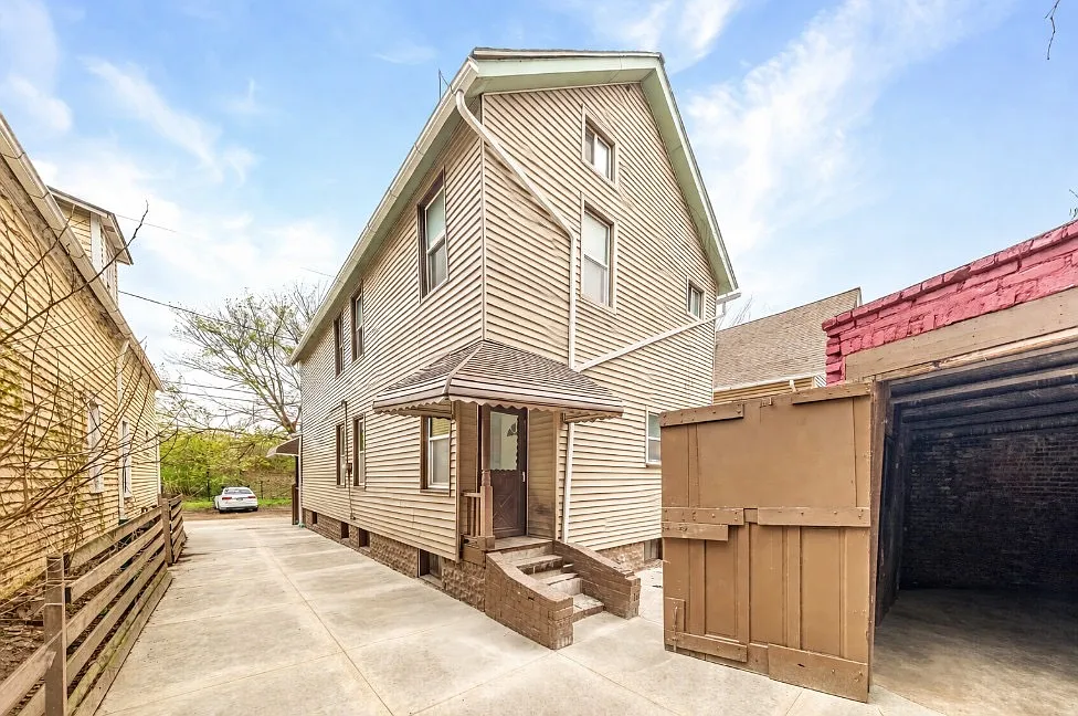 2 bed, 900 sqft, $1,400 — Photo 3