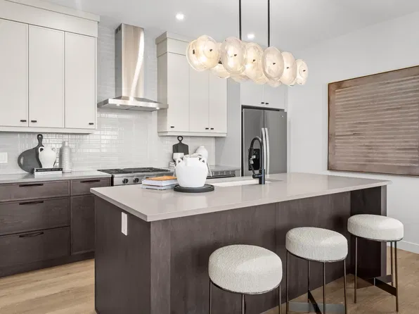 5789 Hawthorn Cmn SW, Edmonton, AB T6X 2L5