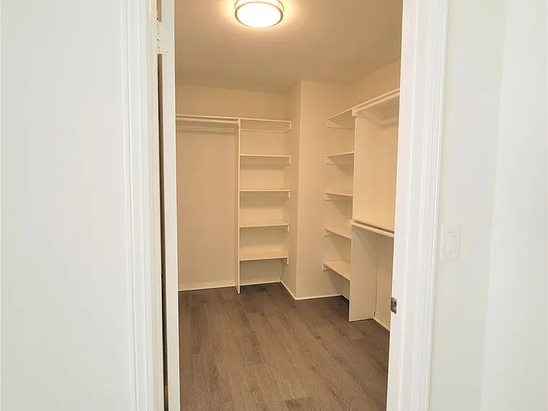 2050 S Bentley Ave — Photo 60