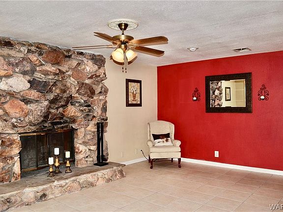 5th image of 241 Tanglewood Ln