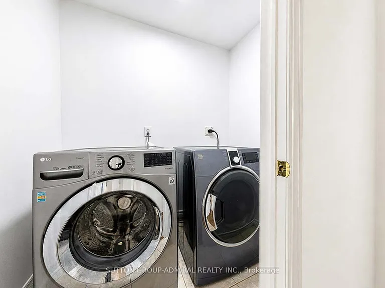 189 Warwick Cres #UPPER — Photo 25