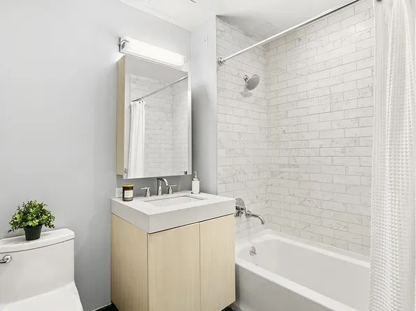 555 Waverly Avenue image 7 of 27