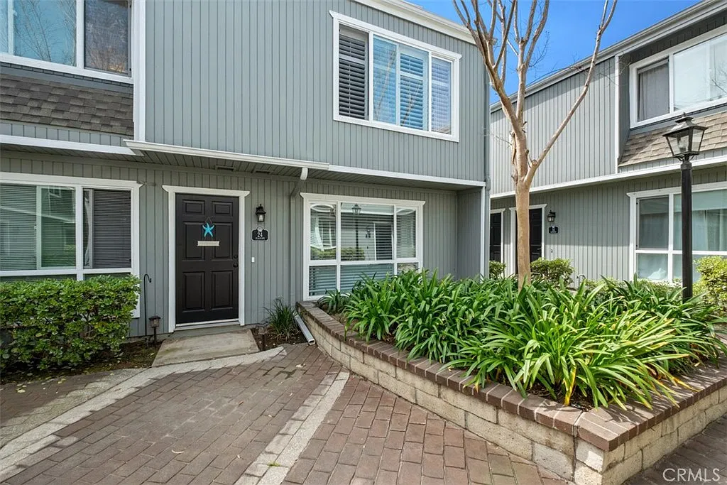 2 bed, 2.5 bath, 1189 sqft, $4,800 — Photo 1