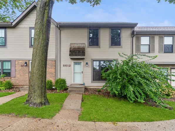 8612 Alpine Dr #E, Urbandale, IA 50322