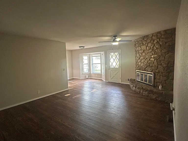 3224 S Ash Ct W — Photo 2