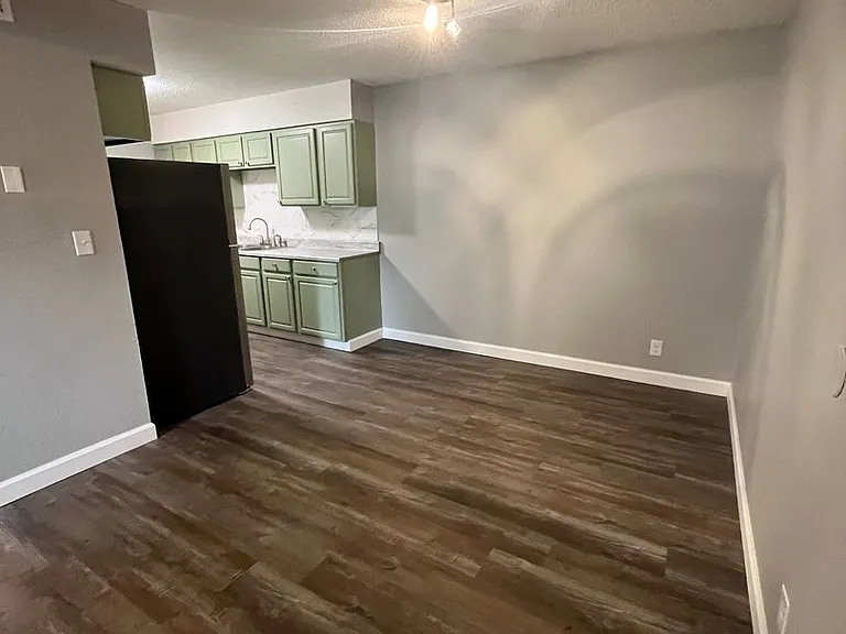 Crossroads Villa Apartments — Photo 46