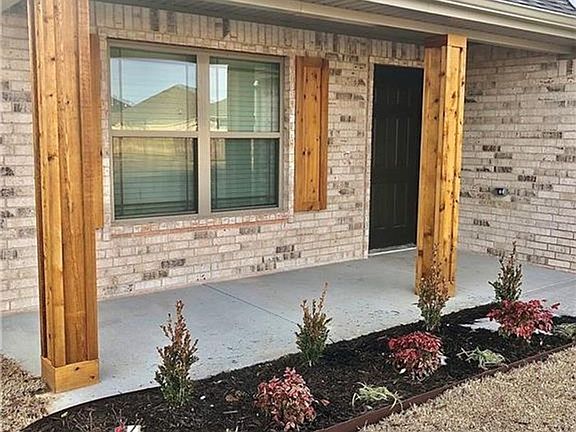 2nd image of 189 S Geranium Ln