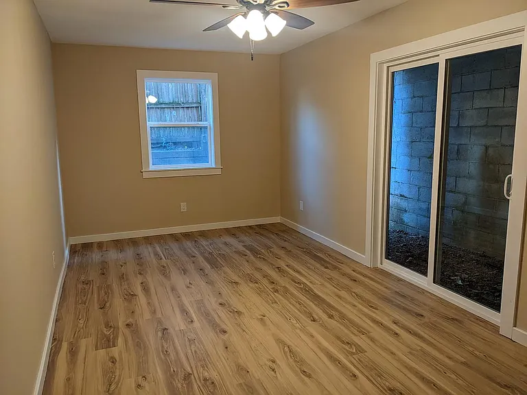 558 N Highland Ave — Photo 18