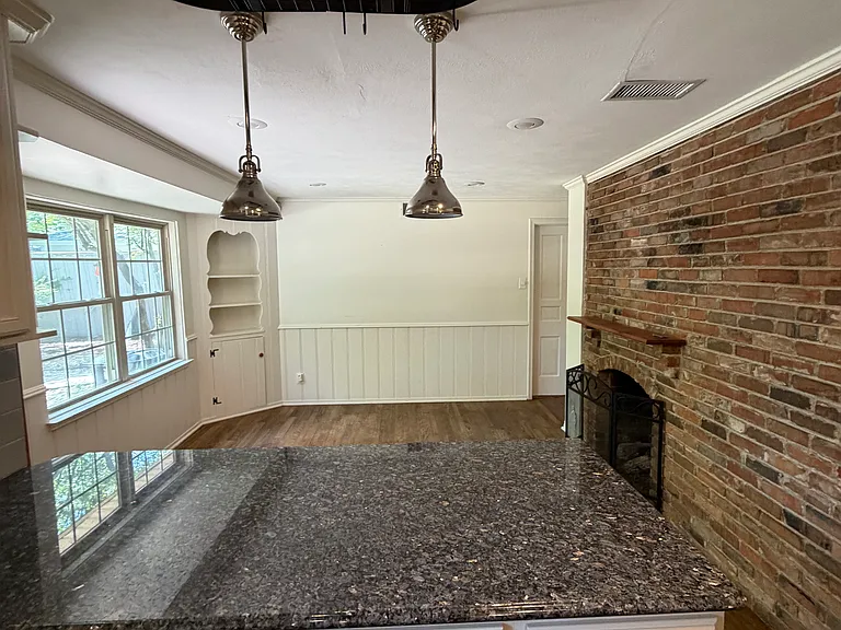 6452 E Lovers Ln — Photo 4