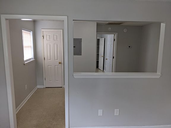 4th image of 114 Wilson Ave #4