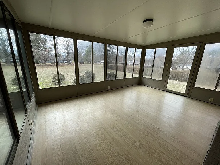 102 Crosby Dr — Photo 24
