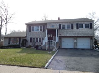191 Valley Rd, Clark, NJ 07066