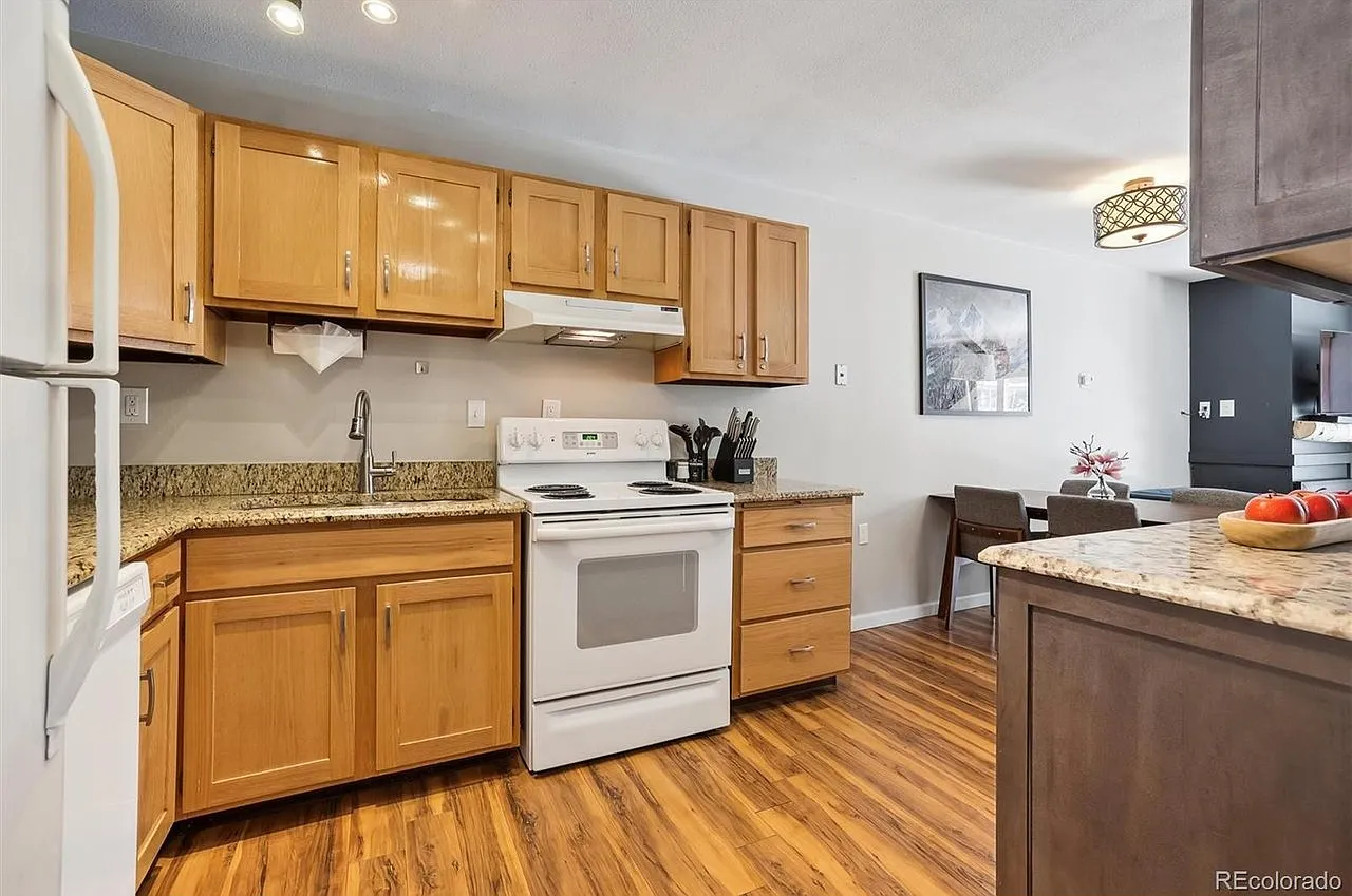 2 bed, 850 sqft, $3,200 — Photo 2