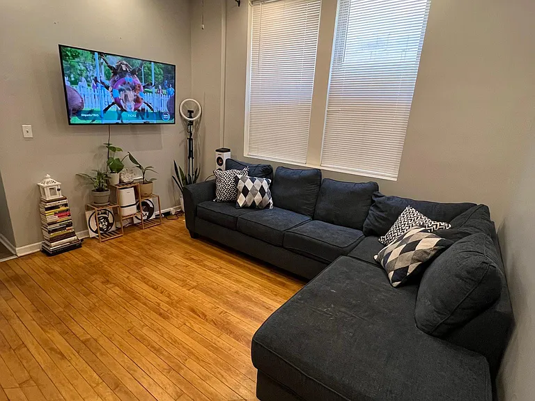 2352 N Damen Ave #1R — Photo 4