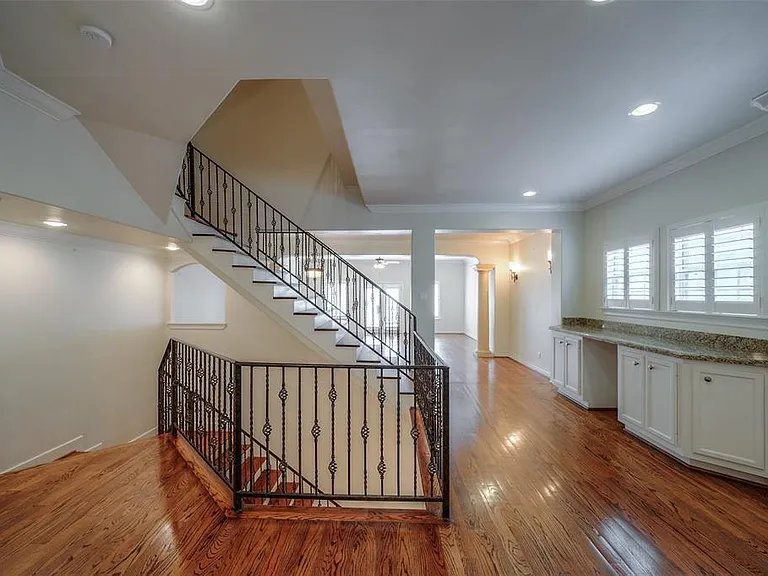 4218 Drake St #B — Photo 2