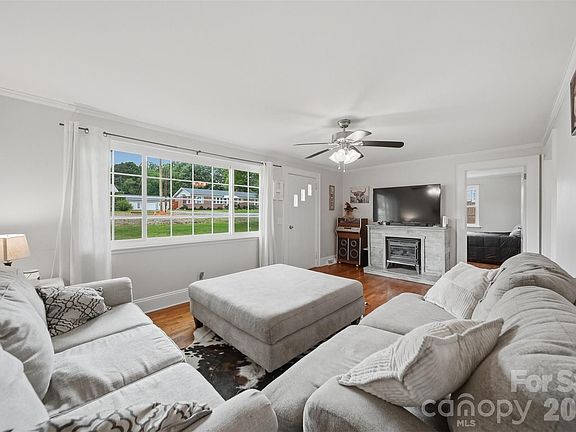 5th image of 3526 16th St NE