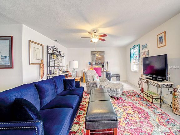 3rd image of 115 Pompano Dr SE APT C